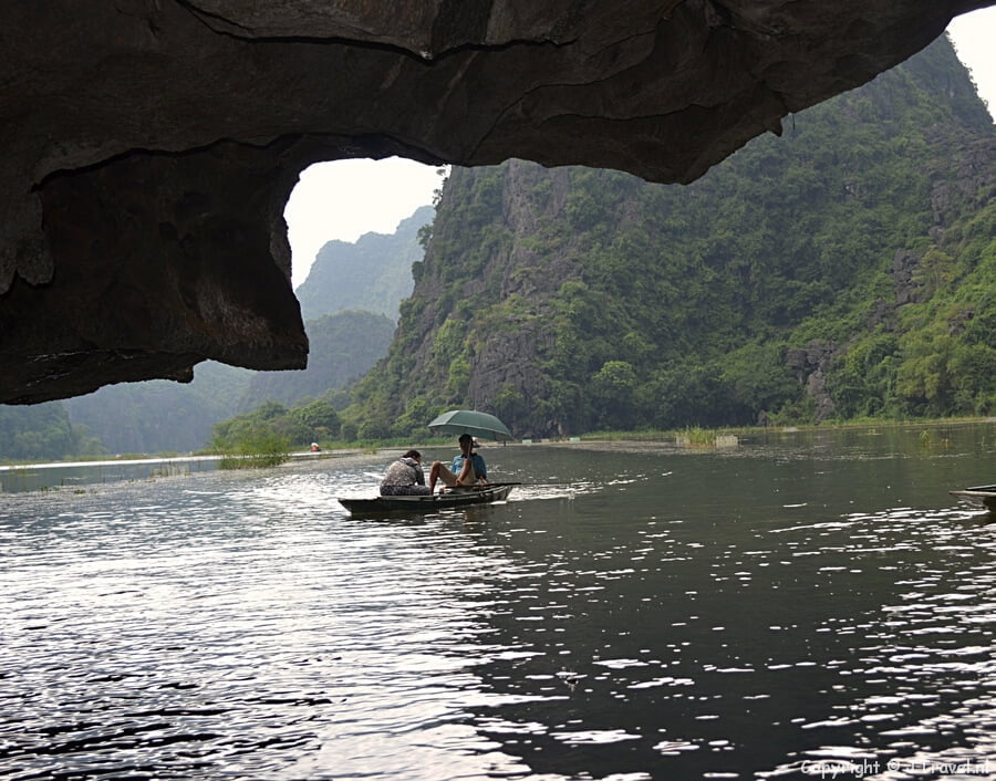 In de grot bij Tam Coc