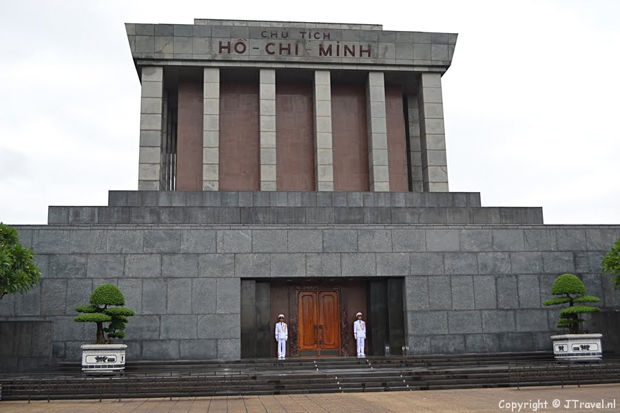 Het Mausoleum van Ho Chi Minh in Hanoi