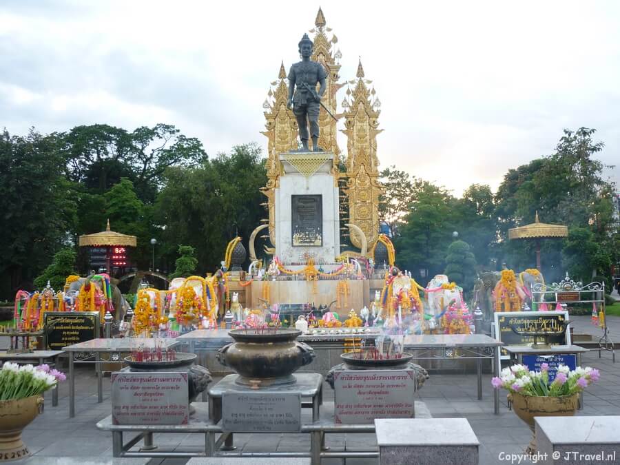 Monument van de koning in Chiang Rai