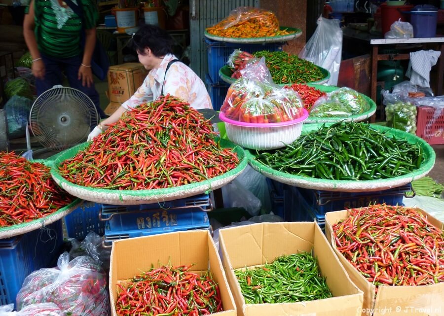Pepers op de groentemarkt in Bangkok / Copyright © JTravel.nl
