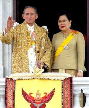 Wijlen Koning Bhumibol en koningin Sirikit