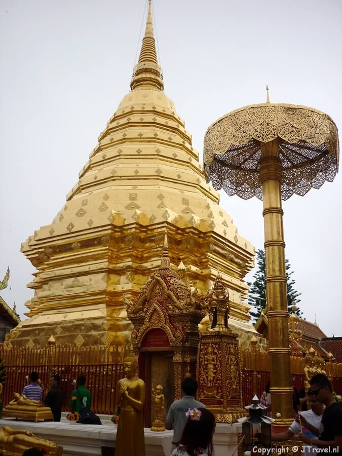 Een chedi in de Doi Suthep Tempel in Chiang Mai/Thailand