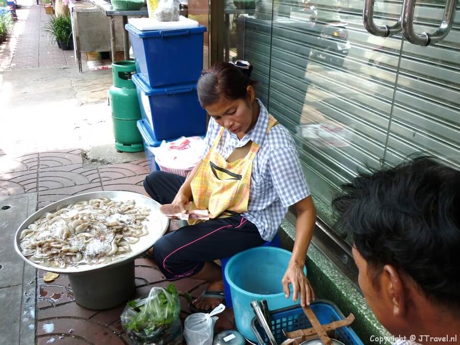 Op straat in Chinatown in Bangkok