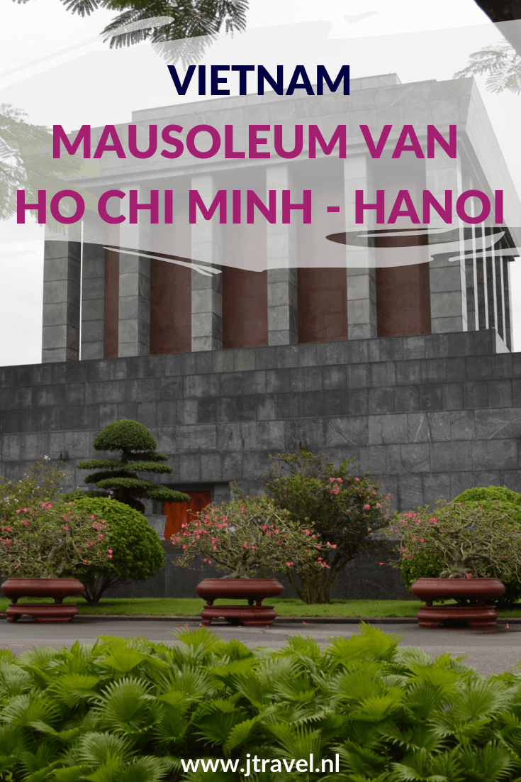 Het Ho Chi Minh Mausoleum is het Mausoleum/graf van de Vietnamese vader des vaderlands Ho Chi Minh. Het is een must see als je in Hanoi bent. Toen ik in september was, kon ik niet naar binnen omdat het lichaam onderhoud nodig had, iets wat elk jaar gebeurt. Meer lezen over het Mausoleum van Ho Chi Minh in Hanoi doe je op mijn website. Lees je mee? #hochiminhmausoleum #hochiminh #mausoleum #hanoi #vietnam #jtravel #jtravelblog