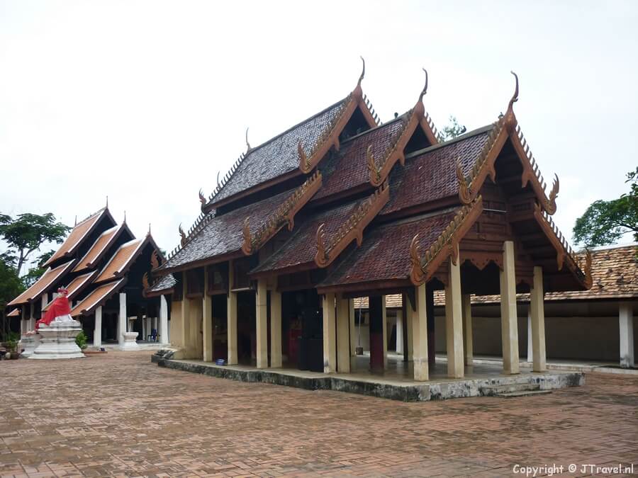 Een viharn in de Wat Phra That Lampang Luang in Lampang/Thailand