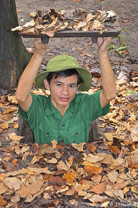 Ingang van een tunnel in Cu Chi