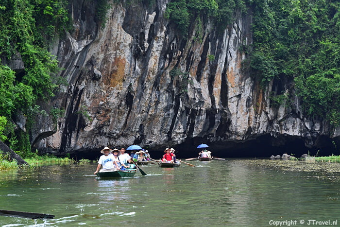 Op weg naar de grot in Tam Coc