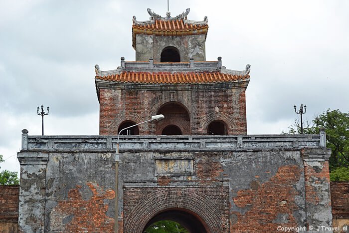 De entree van de citadel van Hué