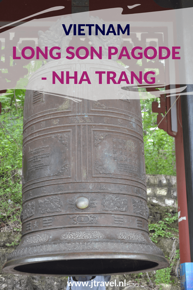 De Long Son Pagode is een boeddhistische tempel in Nha Trang. Deze tempel wordt als één van de belangrijkste plaatsen in Nha Trang beschouwd. Achter de pagode ligt een enorm Boeddhabeeld. Meer lezen over deze tempel doe je op mijn website. Lees je mee? #longsonpagode #pagode #nhatrang #vietnam #jtravel #jtravelblog