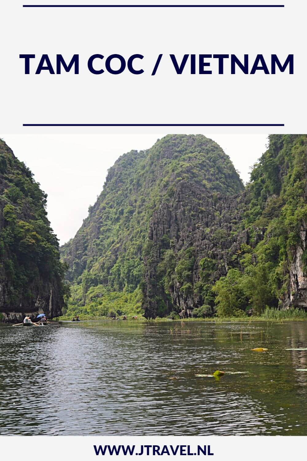 In Tam Coc is er de mogelijkheid om een twee uur durende sampantocht te maken naar de driegrottenstreek. Een hoogtepunt voor veel bezoekers. Meer lezen over Tam Coc doe je op mijn website. Lees je mee? #tamcoc #vietnam #jtravel #jtravelblog