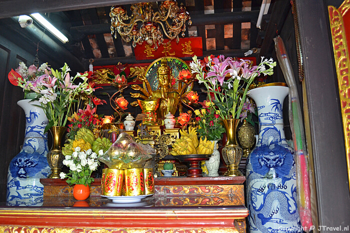 In de Eénzuilige pagode in Hanoi / Copyright © JTravel.nl