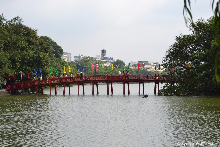 The Huc Brug in Hanoi / Copyright © JTravel.nl