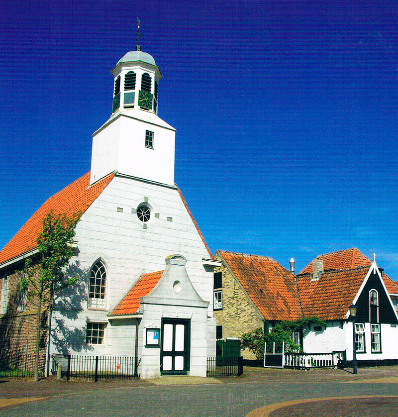 De kerk in het centrum van De Koog