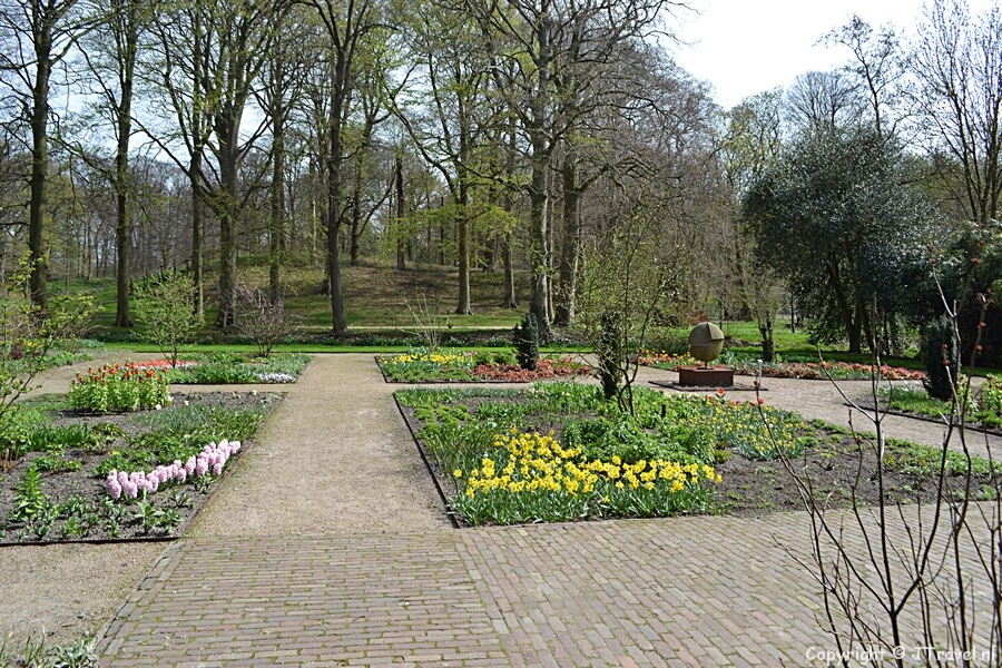 De kasteeltuin van Kasteel Keukenhof in Lisse