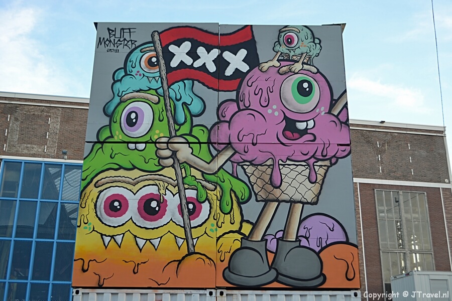 Streetart op de NDSM werf tijdens mijn wandeling door Amsterdam Noord