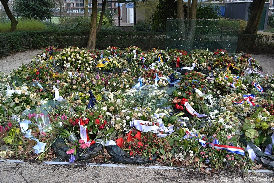 Het Auschwitzmonument in het Wertheimpark in Amsterdam