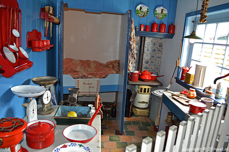 De binnenkant van een vissershuisje in het Kaap Skil Museum in Oudeschild