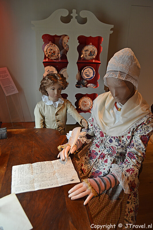 De tentoonstelling From Texel with Love in de Oudheidkamer in Den Burg