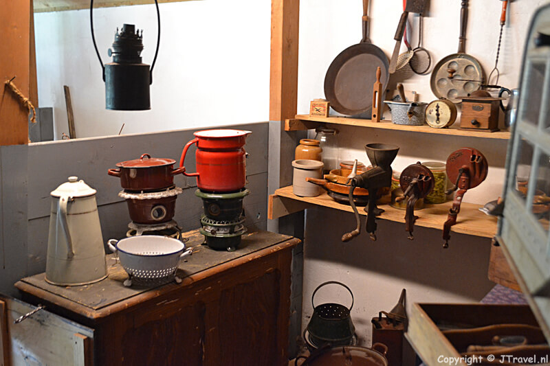 De keuken in de stolpboerderij in het Cultuurhistorisch Museum Texel in De Waal