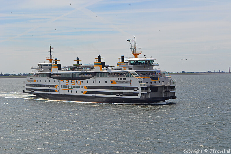 Het schip Dr. Wagemaker maakt de overtocht Den Helder - Texel