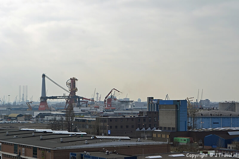 Het uitzicht vanaf het dak van het HAKA-gebouw in Rotterdam / Copyright © JTravel.nl