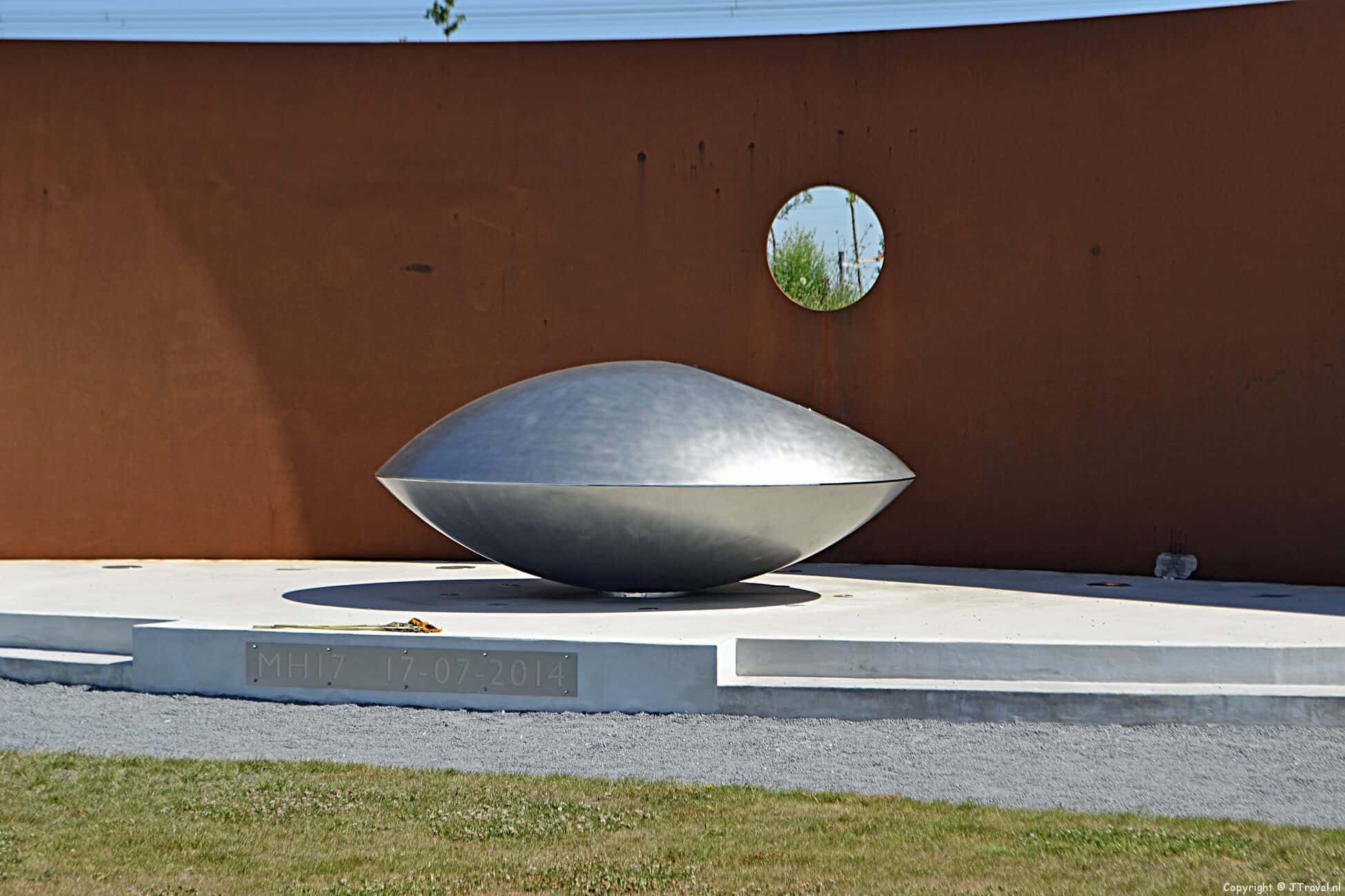 Foto's van het Nationaal Monument MH17 in Vijfhuizen