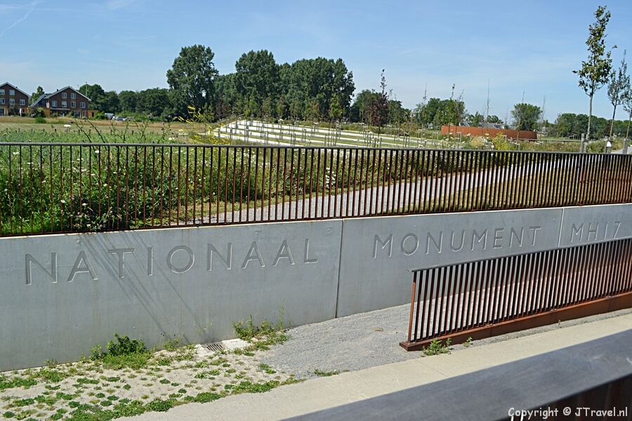 De entree van het Nationaal Monument MH17 in Vijfhuizen