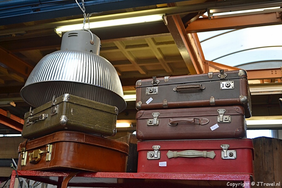 In de loods van Van Dijk en Ko tijdens de wandeling door Amsterdam Noord