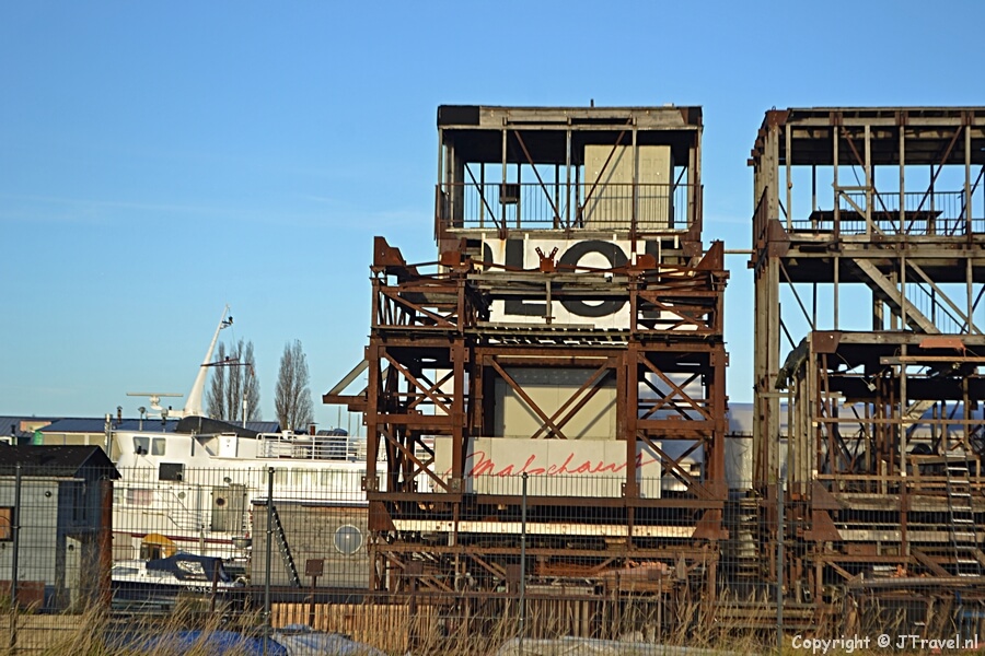 Onderweg naar de NDSM-werf tijdens de wandeling door Amsterdam Noord