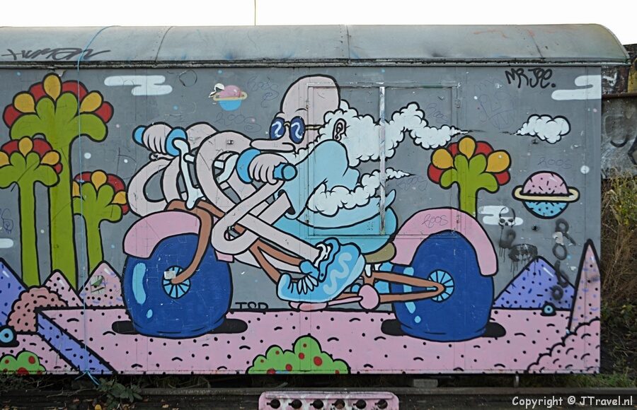 Streetart/graffiti op de NDSM-werf tijdens de wandeling door Amsterdam Noord