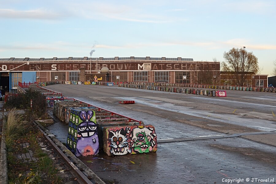 De scheepshelling op de NDSM-werf tijdens de wandeling door Amsterdam Noord