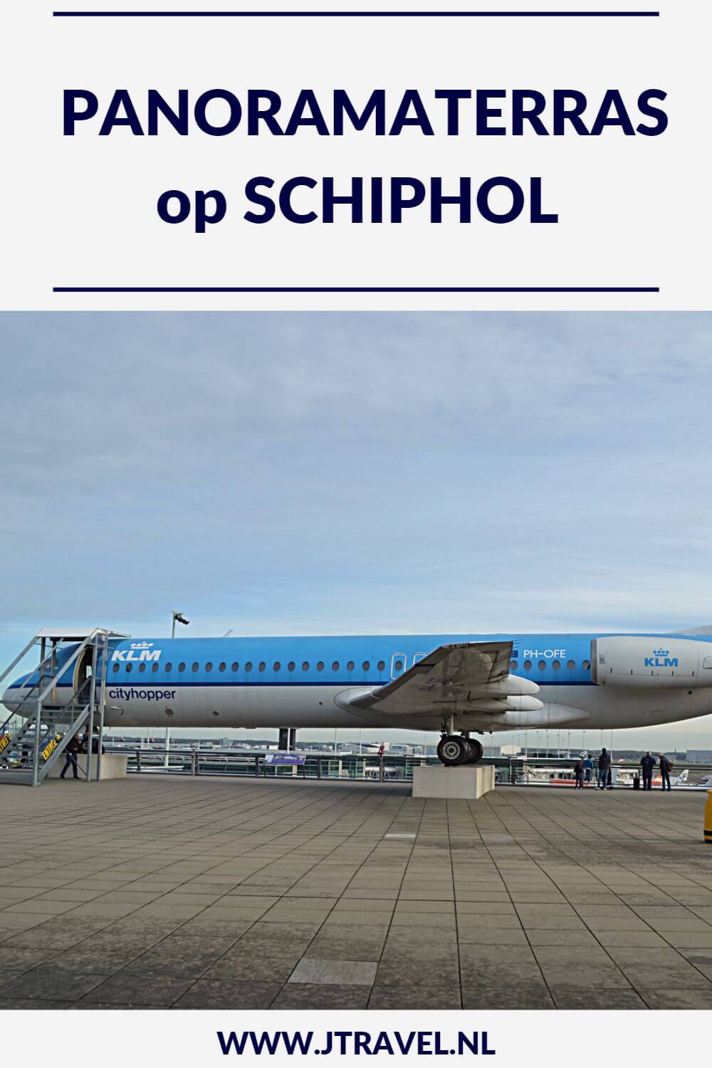Het Panoramaterras op Schiphol is weer geopend voor het publiek. Hier kun je een kijkje nemen en vliegtuigen zien vertrekken en aankomen of Fokker 100 van KLM Cityhopper van binnen en buiten bekijken. Lees je mee? #panoramaterras #schiphol #amsterdamairport #jtravel #jtravelblog