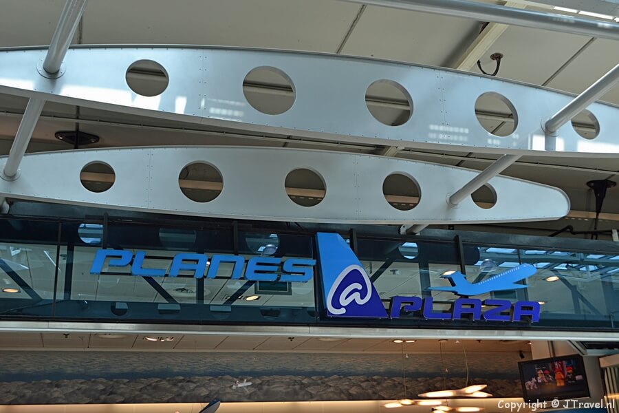 Planes@Plaza winkel op Schiphol Plaza