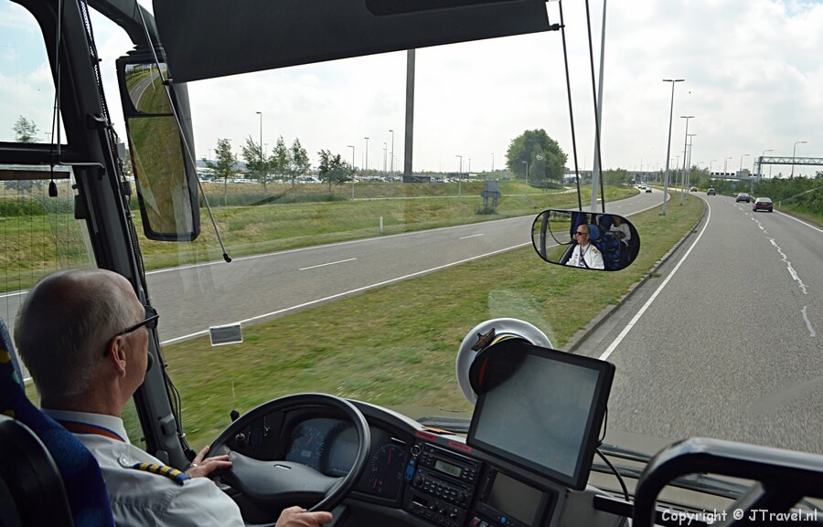 Buschauffeur Ron tijdens de Schiphol Experience