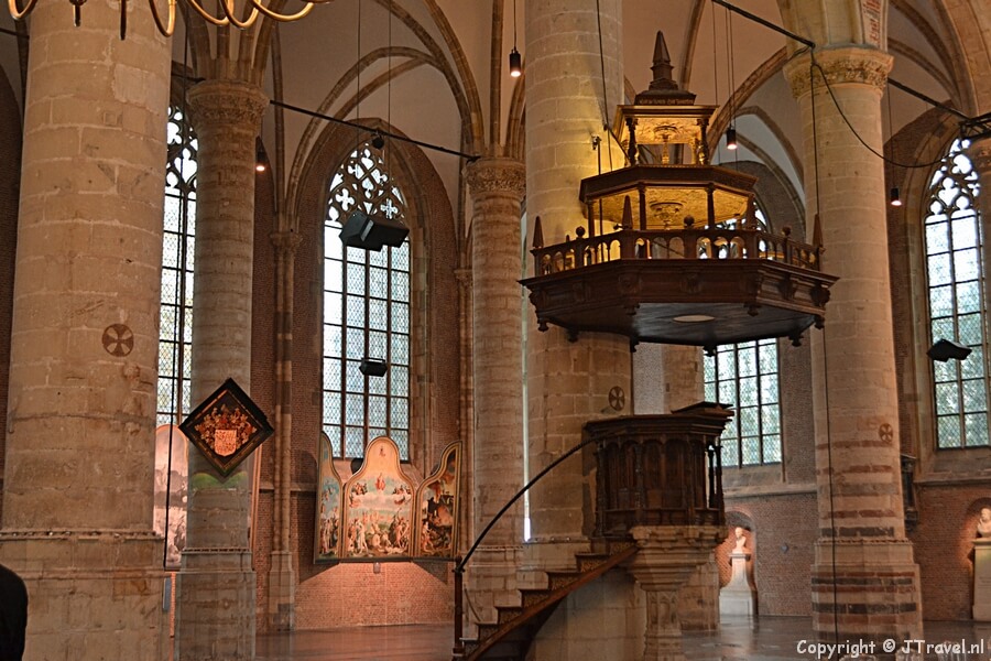 Het kansel in de Pieterskerk in Leiden
