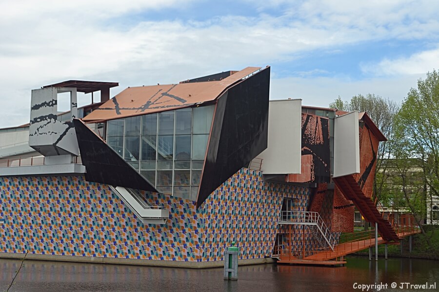 De buitenkant van het Groninger Museum in Groningen