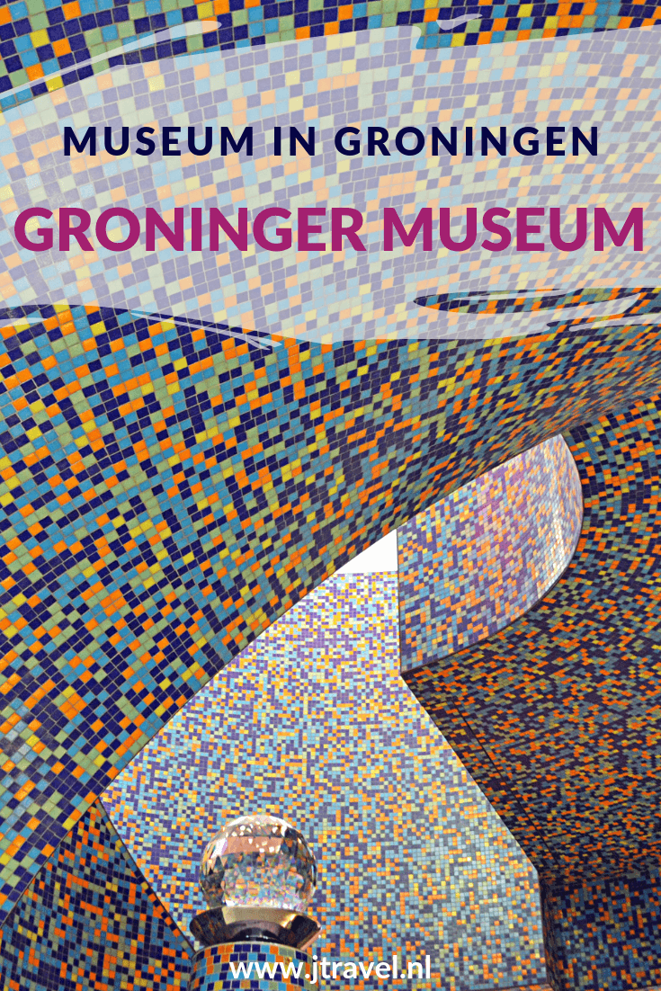 Recht tegenover het Hoofdstation van Groningen staat het Groninger Museum. Informatie over dit museum lees je in dit artikel. Lees je mee? #groningermuseum #museum #museumkaart #groningen