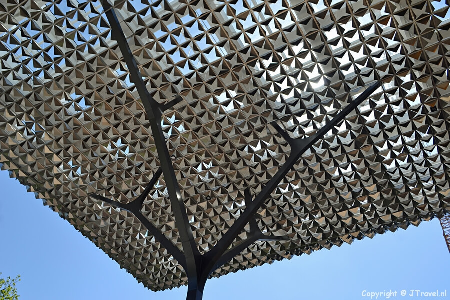 Het dak van het gebouw van de Goede Doelen Loterijen in Amsterdam