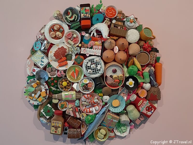 Kunstwerk โBon Appรฉtit!โ van Makiko Azakami in het LAM (Lisser Art Museum) in Lisse