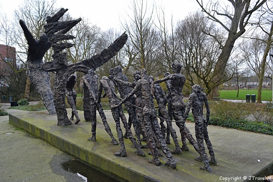 Het Slavernijmonument in het Oosterpark in Amsterdam