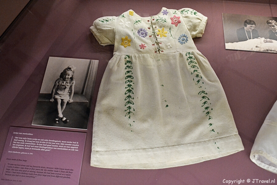 De tijdelijke tentoonstelling 'Mode op de bon' in het Verzetsmuseum in Amsterdam