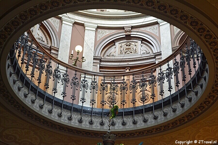 De entree van het Teylers Museum in Haarlem