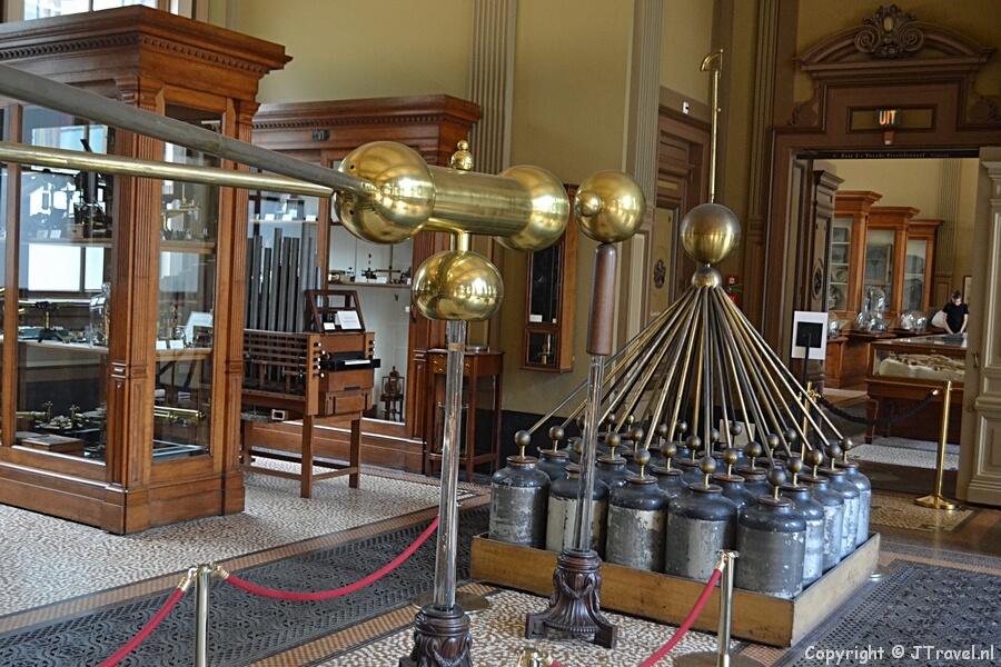 De instrumentenzaal in het Teylers Museum in Haarlem