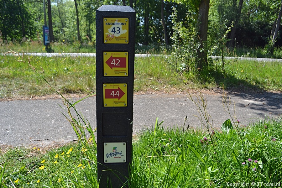 Routepaaltje 43 op de route van de Kabouterwandeling over Landgoed Keukenhof