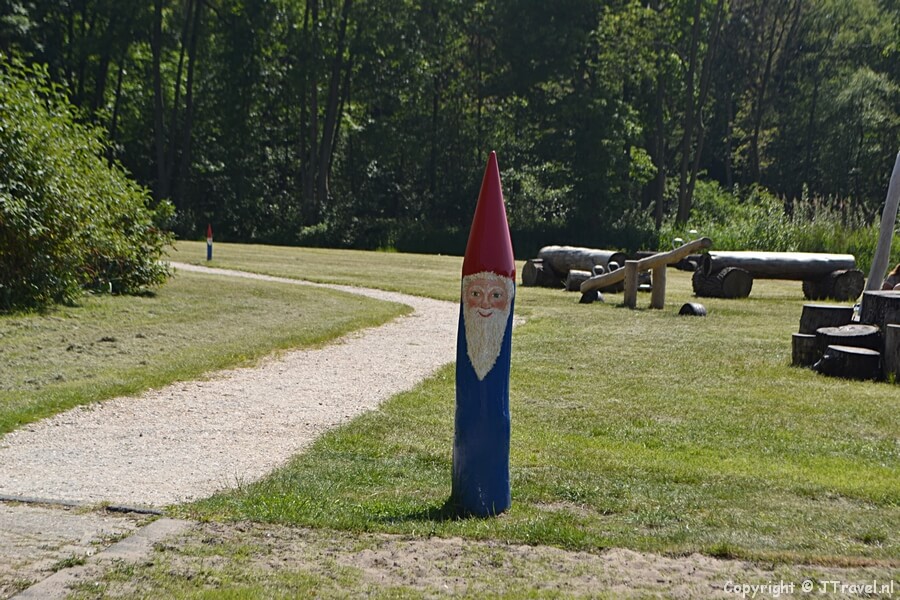 De eerste kabouterpaal van deze Kabouterwandeling bij Kasteel Keukenhof
