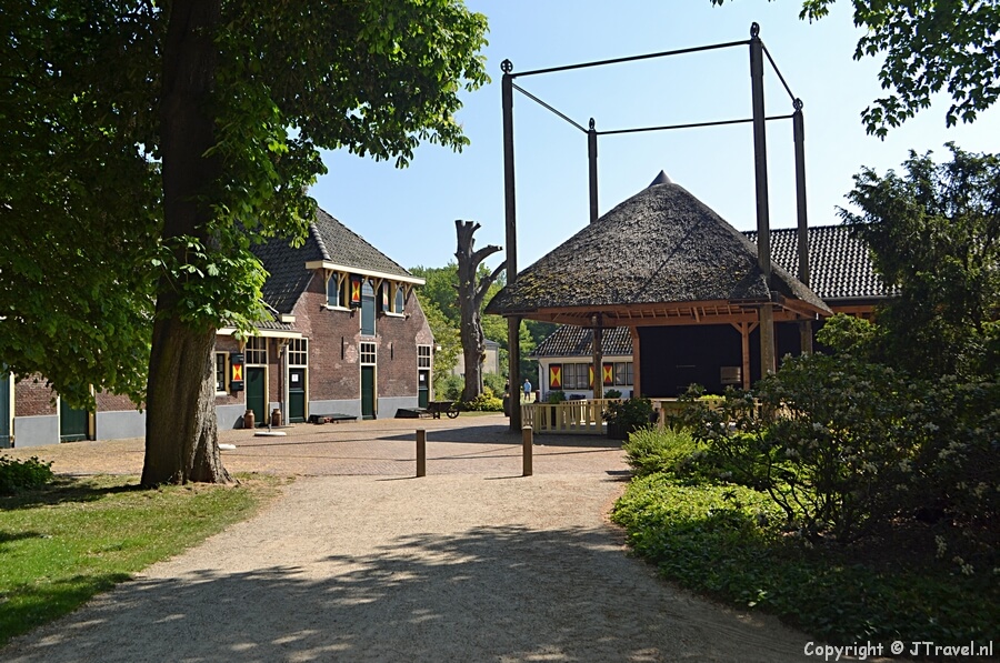 De Hofboerderij op het terrein van Kasteel Keukenhof