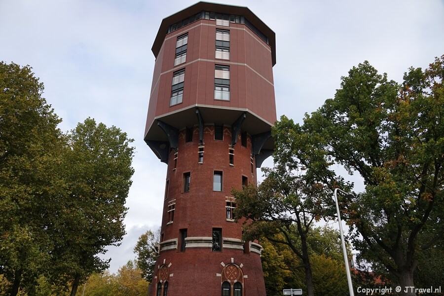 De Watertoren in Zwolle tijdens de 20e etappe van het Westerborkpad tussen Station Zwolle en Lichtmis