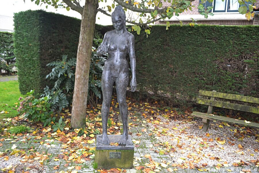 Het beeld van Eva in de Bijbelse Tuin Hoofddorp