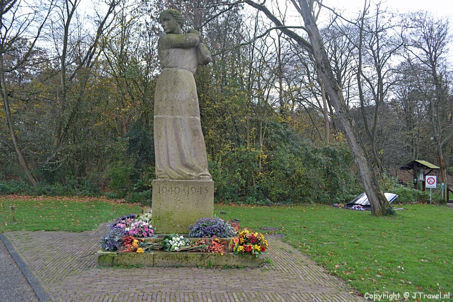 Het Vrijheidsbeeld aan de rand van Wandelbos Groenendaal in Heemstede