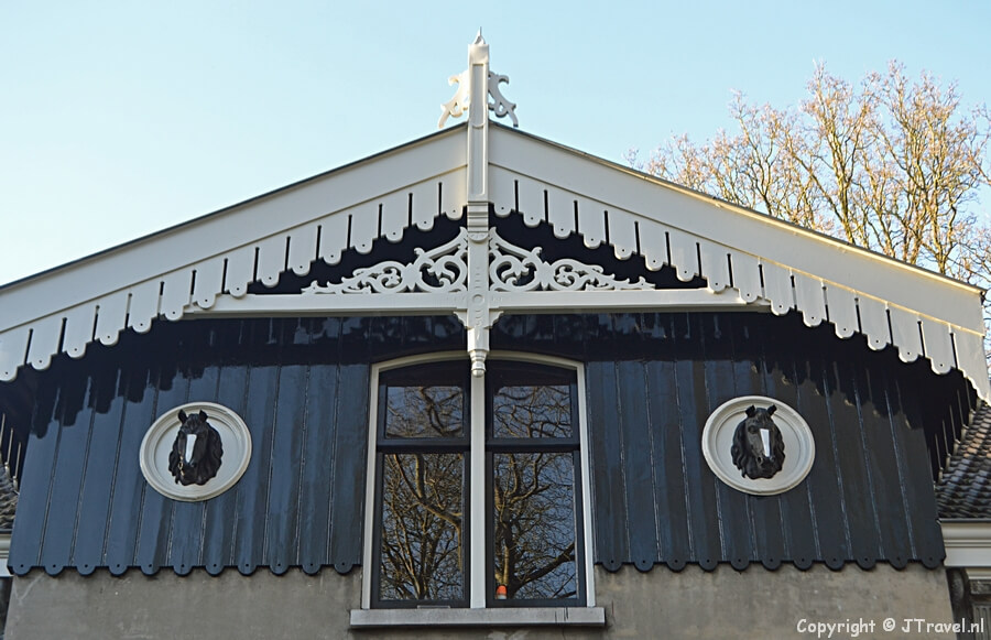 Het koetshuis tijdens mijn wandeling over Buitenplaats Leyduin in Vogelenzang